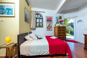 Iron/ironing board, free WiFi