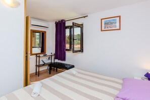 2 bedrooms, iron/ironing board, free WiFi