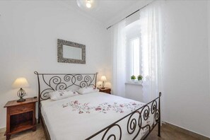 1 bedroom, iron/ironing board, free WiFi