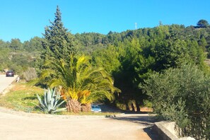 Property grounds - Getaway Beach House-One Bedroom Holiday Home with Terrace and Sea View (Vela Luka)