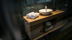 A modern bathroom with a wooden vanity, a large white sink, and a mirror above it. There are towels neatly rolled on the vanity. - Rooms Lejletul (ST) - Family Double Room with Square View (Miradž) (Split)