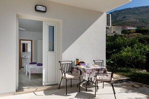 Outdoor dining - Apartments Karol&Mara-Studio Aparment 1 (Mlini)