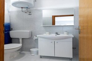 Shower, hair dryer - Apartments Karol&Mara-Studio Aparment 1 (Mlini)