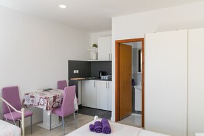 Dining - Apartments Karol&Mara-Studio Aparment 1 (Mlini)