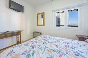 2 bedrooms, iron/ironing board, bed sheets