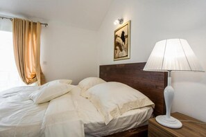 2 bedrooms, travel cot, free WiFi - Villa Suzy Lux- Duplex Two Bedroom Villa with Swimming Pool and Sea View (Sutivan)