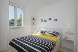 2 bedrooms, iron/ironing board, travel crib, free WiFi