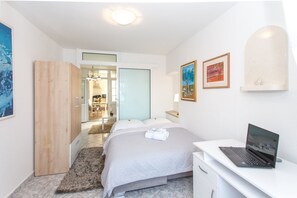 2 室のベッドルーム、旅行用ベビーベッド、WiFi (無料)