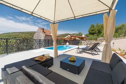 Stone House Prapatna-Two Bedroom Holiday Home with Swimming Pool