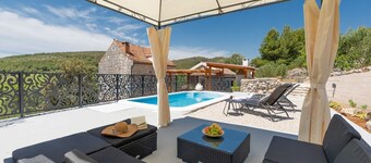 Stone House Prapatna-Two Bedroom Holiday Home with Swimming Pool