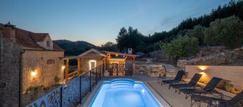 Stone House Prapatna-Two Bedroom Holiday Home with Swimming Pool