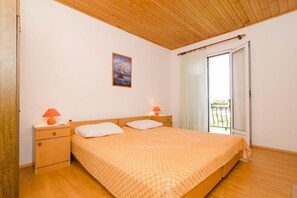 1 habitación, tabla de planchar con plancha y wifi