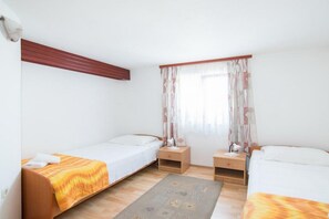 2 chambres, fer et planche à repasser, lit parapluie, Wi-Fi gratuit