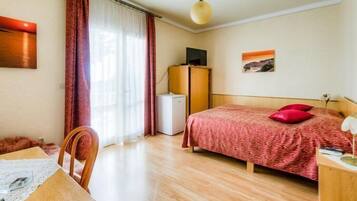 1 bedroom, travel cot, free WiFi, bed sheets