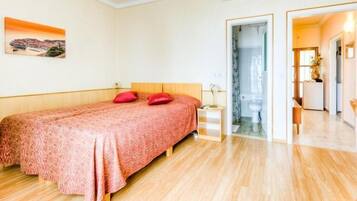 1 chambre, lit parapluie, Wi-Fi gratuit, draps fournis