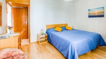 1 chambre, lit parapluie, Wi-Fi gratuit, draps fournis