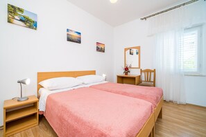1 bedroom, travel crib, free WiFi