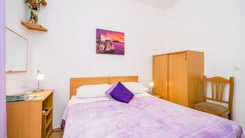 1 chambre, lit parapluie, Wi-Fi gratuit, draps fournis