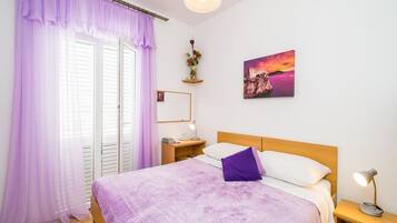 1 chambre, lit parapluie, Wi-Fi gratuit, draps fournis