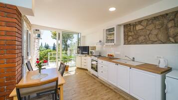 Fridge, oven, stovetop, dining tables