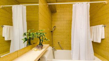 Hårføner og håndklær