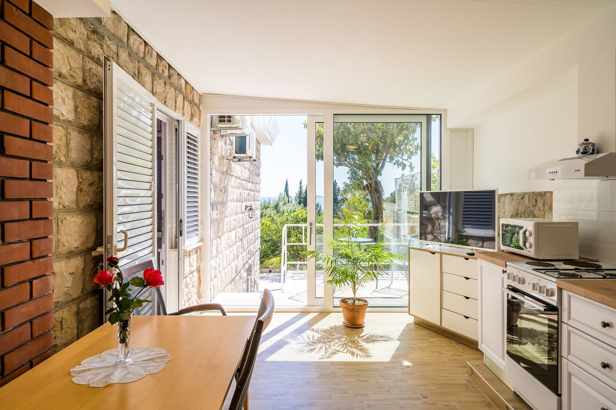 Fridge, oven, stovetop, dining tables