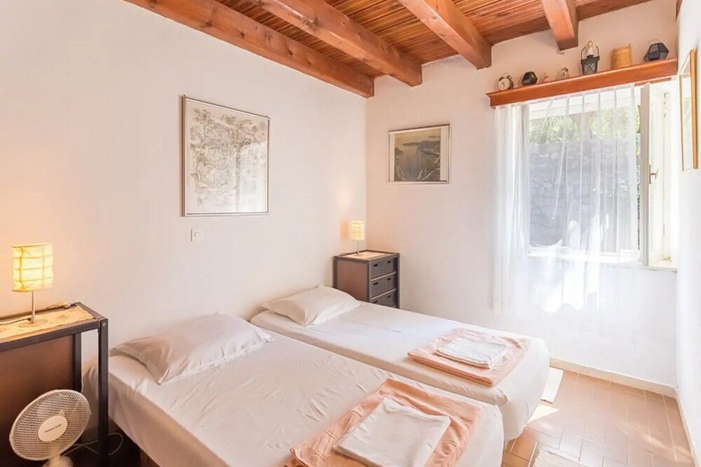 Summer House Silvija Three Bedroom Holiday House with Terrace Zaton