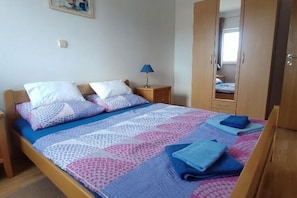 1 bedroom, travel crib, free WiFi