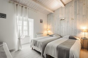 3 bedrooms, iron/ironing board, free WiFi