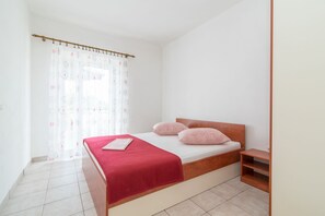 2 bedrooms, free WiFi - Apartments Neva- Standard Two Bedroom Apartment with Terrace and Sea View (4Z) (Selca)