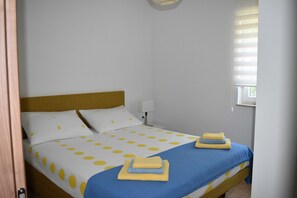 2 bedrooms, iron/ironing board, free WiFi