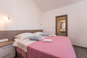 1 bedroom, travel crib, free WiFi