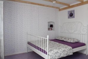 1 bedroom, iron/ironing board, free WiFi