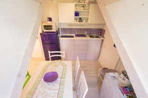 Fridge, microwave, stovetop, toaster