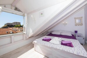 3 bedrooms, iron/ironing board, Internet