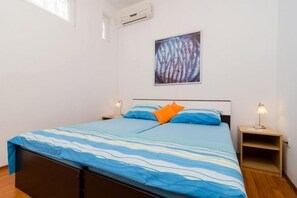 1 chambre, fer et planche à repasser, lit parapluie, Wi-Fi gratuit