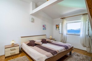 1 bedroom, iron/ironing board, travel cot, free WiFi