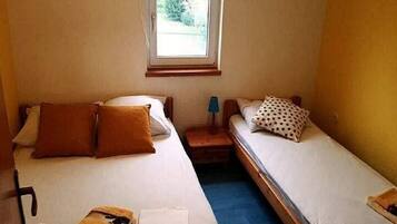 1 bedroom, travel cot, free WiFi