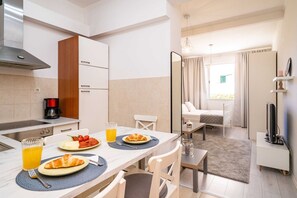 Dining - Apartment Larissa - Studio Apartment with Terrace and Partial Sea View (Dubrovnik)
