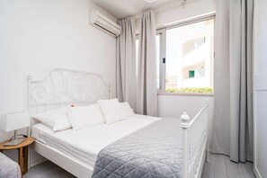 1 bedroom, iron/ironing board, travel cot, free WiFi