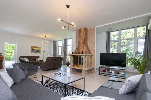 Villa Green Castle - Five bedroom villa with swimming pool