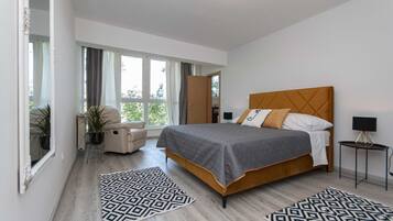 5 habitaciones, tabla de planchar con plancha y wifi