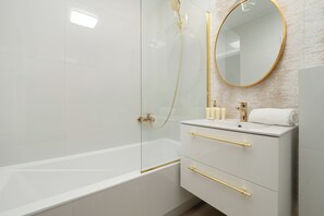Apartment, 2 Bedrooms, Balcony | Bathroom | Towels, soap, shampoo, toilet paper - Charming Apartment for 6 by Renters (Katowice)