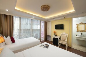 Executive-Doppelzimmer, Balkon | Zimmersafe, Schreibtisch, laptopgeeigneter Arbeitsplatz