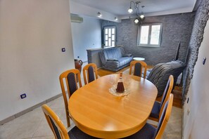 Dining - Apartment Lenka with garden (Sutivan)