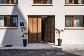 Exterior detail - Country House 'Apartamento Victoria' with Shared Terrace, Private Garden and Wi-Fi (MUROS DE NALON)