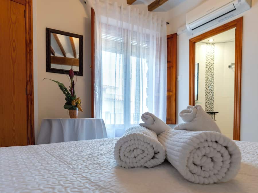 Soundproofing, free WiFi, bed sheets