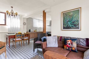 TV, mesa de pingue-pongue