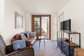 Fernseher, Tischtennisplatte