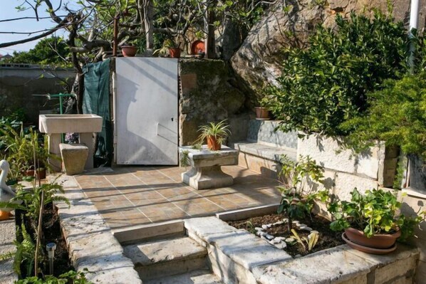 Property grounds - Guest House Kusalo-  Basic Triple Room with Patio (Soba 3) (Dubrovnik)